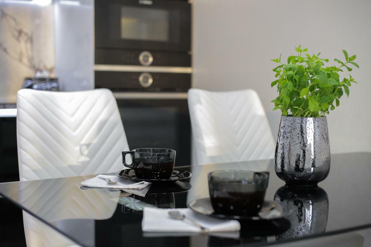 Black&White Apartment In Smart Plaza Κίεβο Εξωτερικό φωτογραφία
